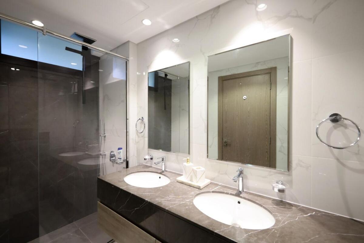 Stunning 4 Bed Villa, Private Pool, Damac Hills ドバイ エクステリア 写真