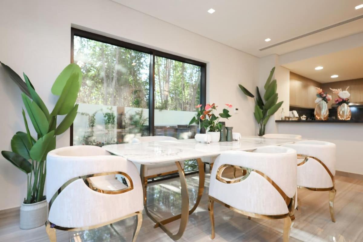 Stunning 4 Bed Villa, Private Pool, Damac Hills ドバイ エクステリア 写真