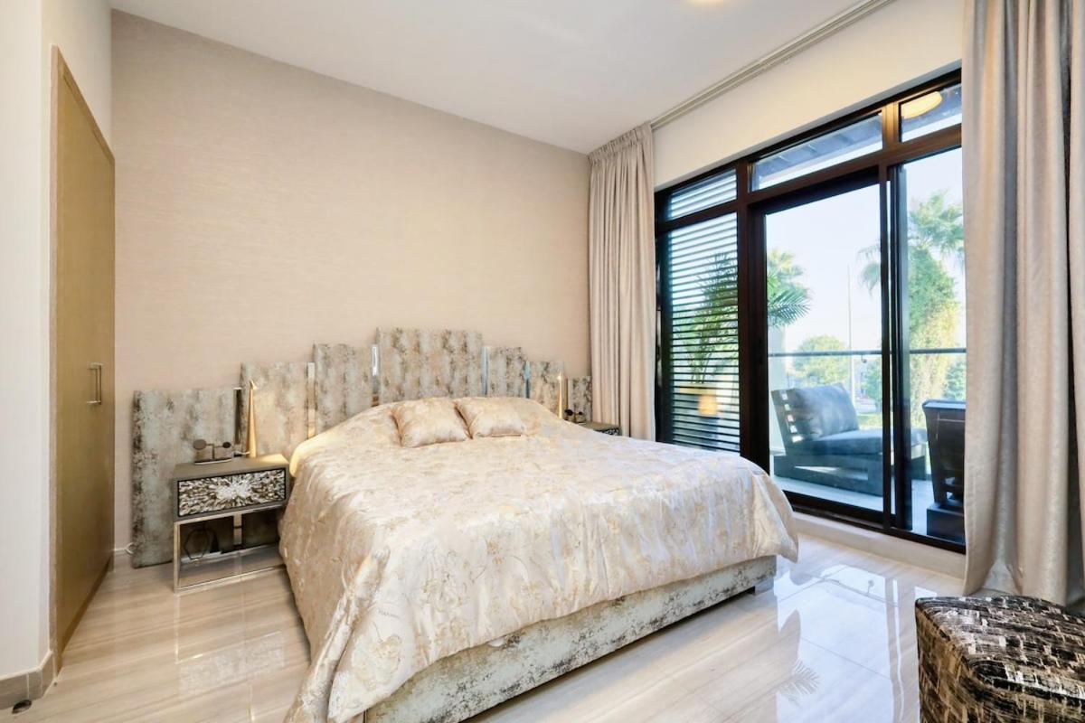 Stunning 4 Bed Villa, Private Pool, Damac Hills ドバイ エクステリア 写真